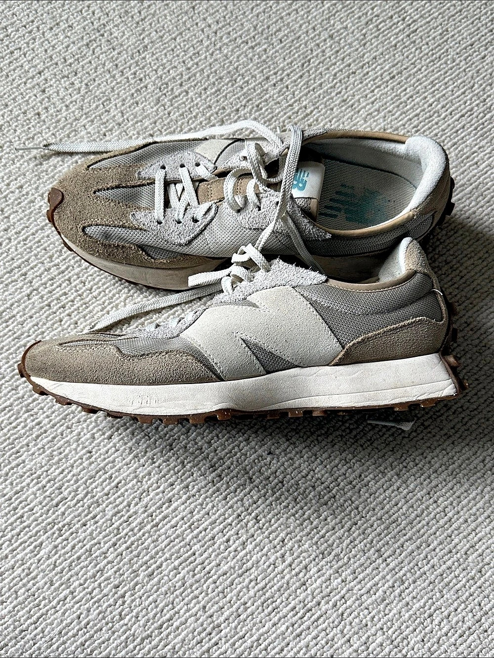New Balance 327 Women's Sneakers